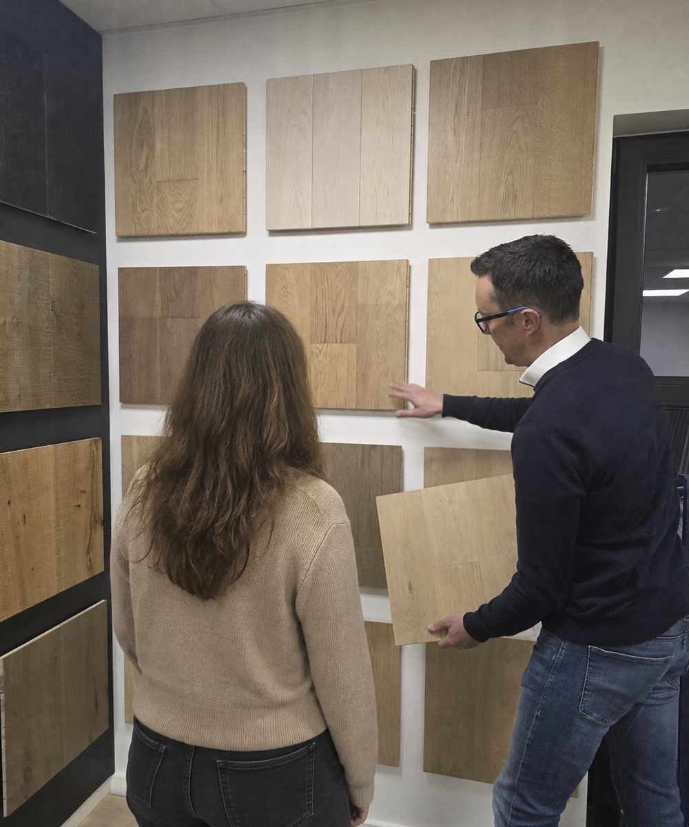 Technisch overleg over materiaalkeuze voor een interieurproject